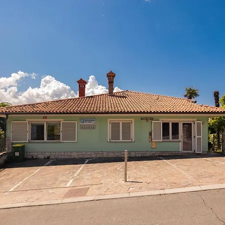 Old Road Rooms And Apartments With Pool Portorož Exterior foto