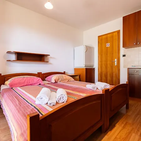 Old Road Rooms And Apartments With Pool Portorož Exterior foto