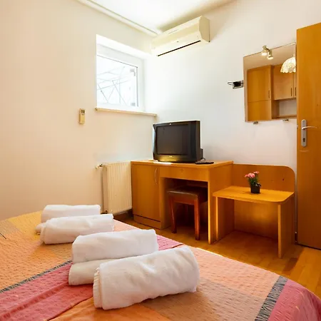 Old Road Rooms And Apartments With Pool Portorož Exterior foto