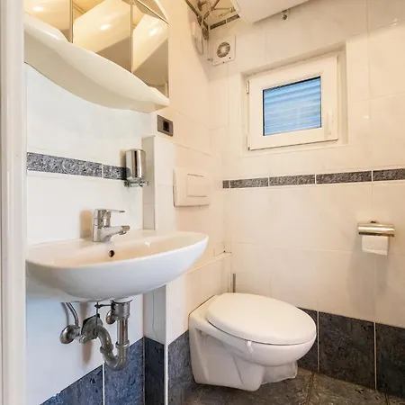 Old Road Rooms And Apartments With Pool Portorož Exterior foto