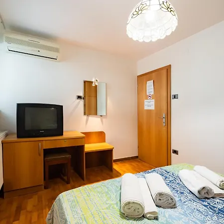 Old Road Rooms And Apartments With Pool Portorož Exterior foto