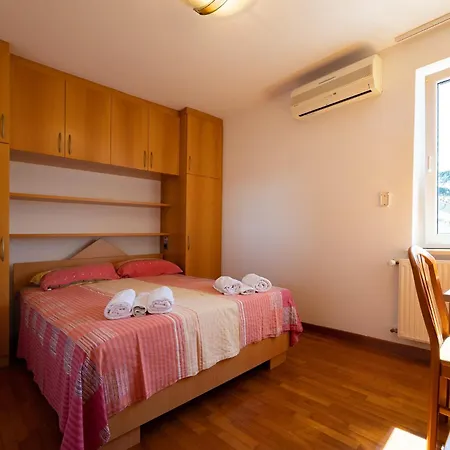 Old Road Rooms And Apartments With Pool Portorož Exterior foto