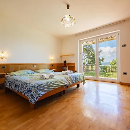 Old Road Rooms And Apartments With Pool Portorož Exterior foto