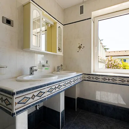 Old Road Rooms And Apartments With Pool Portorož Exterior foto