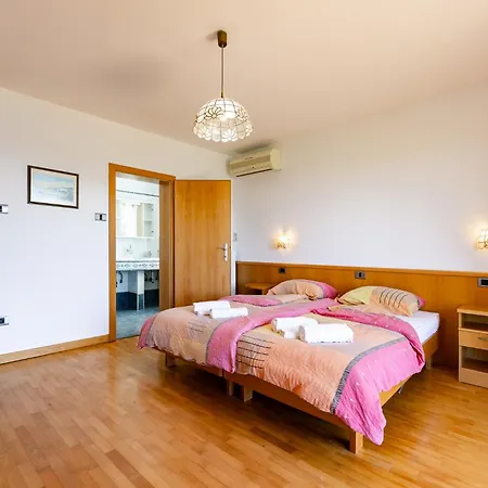Old Road Rooms And Apartments With Pool Portorož Exterior foto