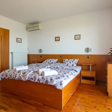 Old Road Rooms And Apartments With Pool Portorož Exterior foto