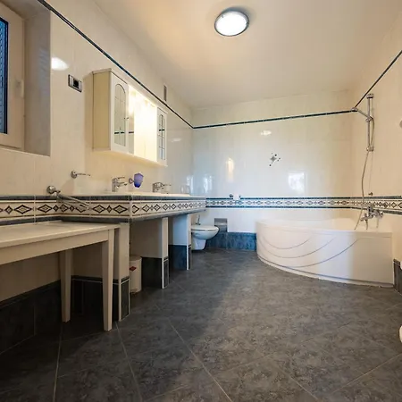Old Road Rooms And Apartments With Pool Portorož Exterior foto