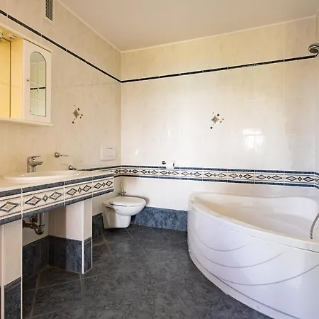Old Road Rooms And Apartments With Pool Portorož Exterior foto