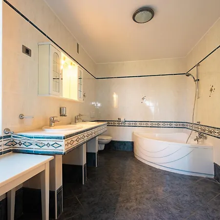 Old Road Rooms And Apartments With Pool Portorož Exterior foto