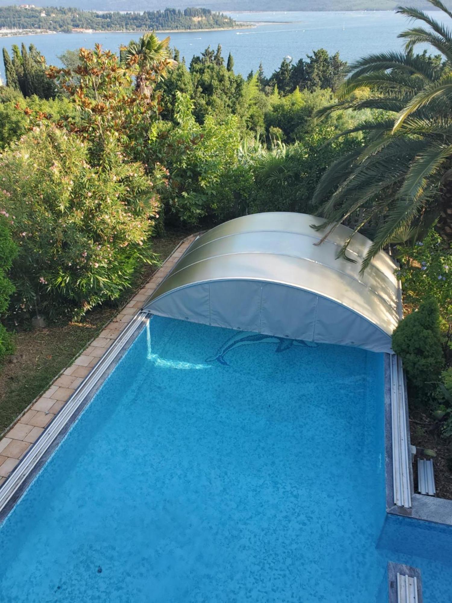 Old Road And With Pool Homestay